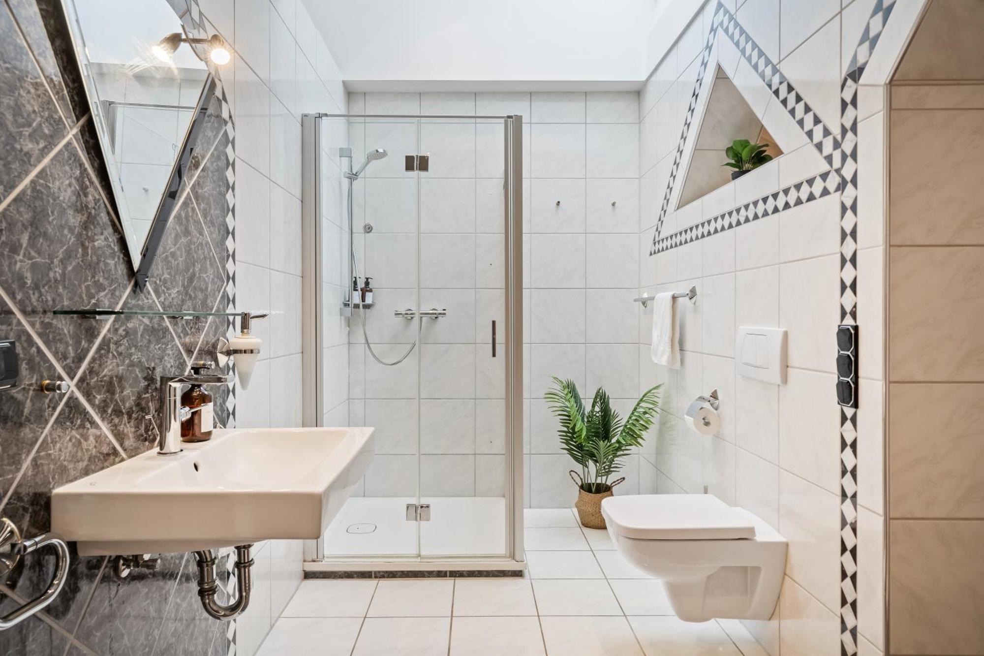 Stadtoase Fulda Mit Flair - Whirlpool, Balkon, 2Xparkplaetze, Highspeed Wlan Ngoại thất bức ảnh