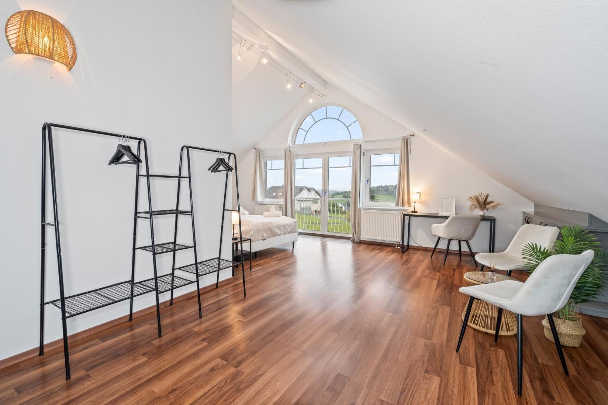 Stadtoase Fulda Mit Flair - Whirlpool, Balkon, 2Xparkplaetze, Highspeed Wlan Ngoại thất bức ảnh