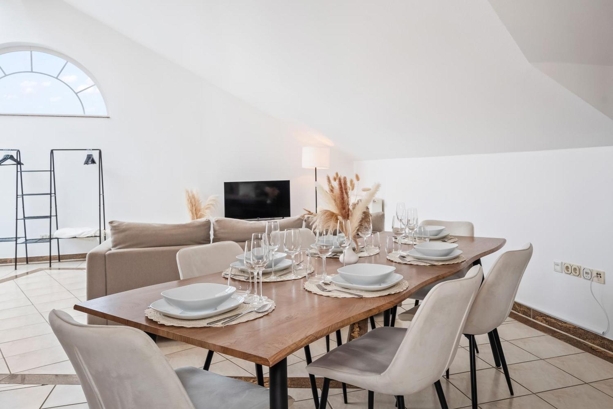 Stadtoase Fulda Mit Flair - Whirlpool, Balkon, 2Xparkplaetze, Highspeed Wlan Ngoại thất bức ảnh